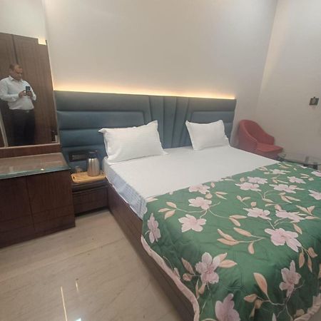 Hotel Sadhana Palace Mathura Exterior foto